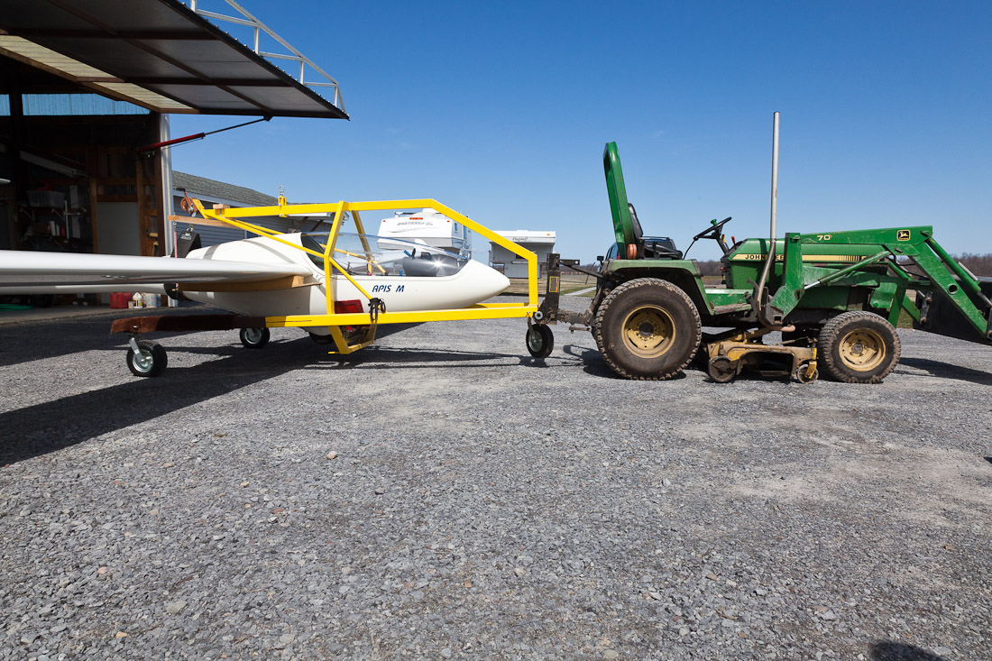 Tractor hooked for glider transport