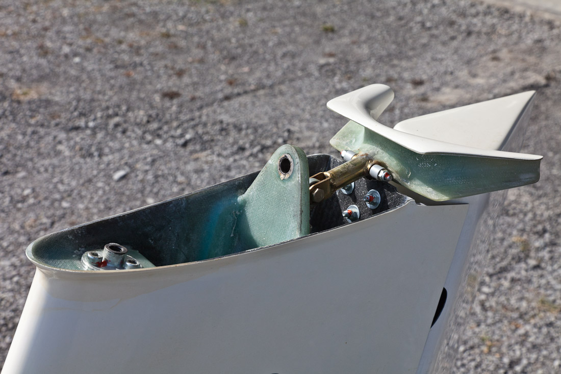 Tail - Fin attachment detail