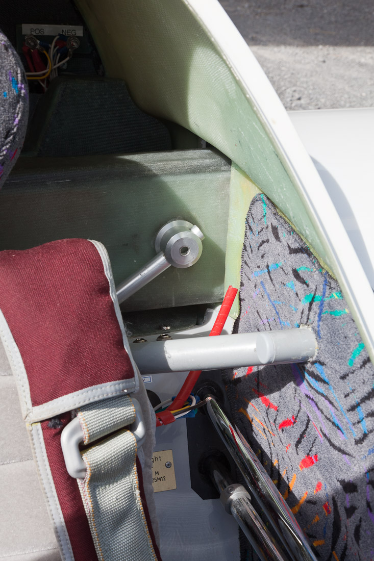 Spar pin without bolts