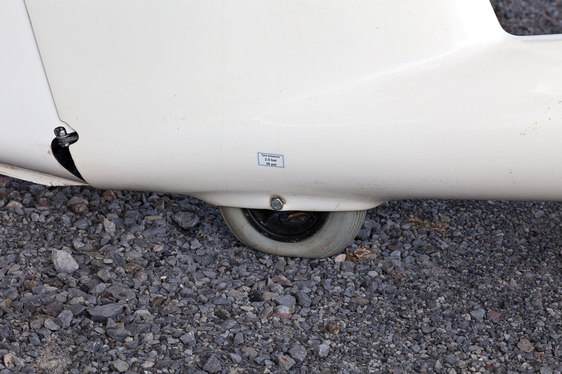Tail wheel